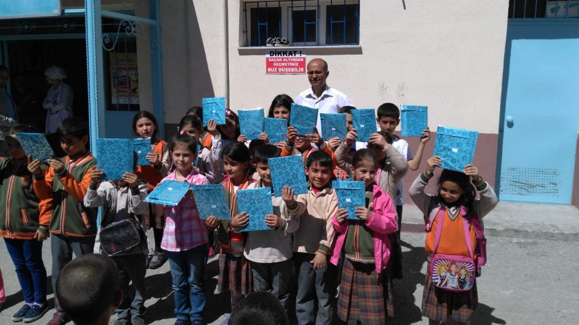 Mayıs ayı en çok kitap okuyan öğrenciler ödüllendirildi